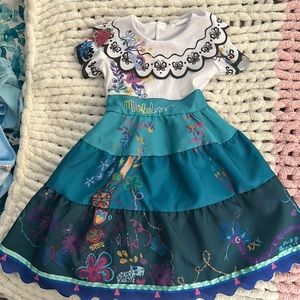 Selling this beautiful Halloween costume from encanto